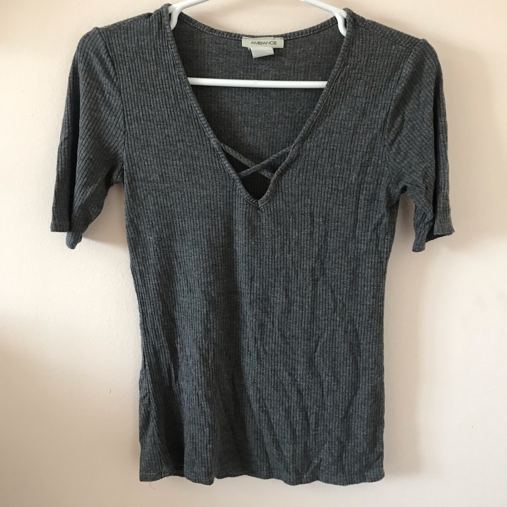 GRAY AMBIANCE CRIS CROSS TOP!